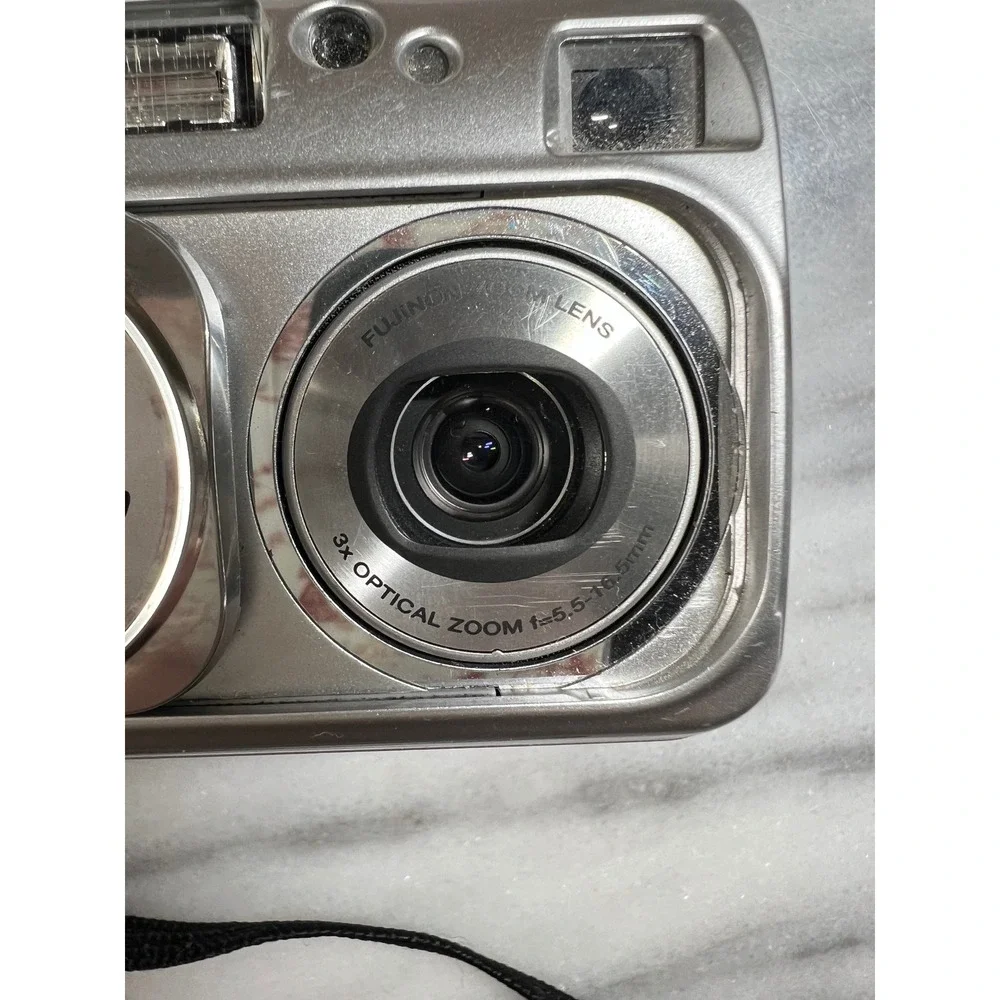 Fujifilm FinePix A210 Digital Camera 3.2 MP 3x Optical Zoom Silver TESTED WORKS